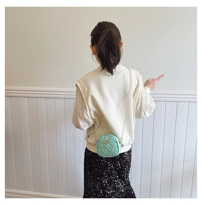 Mini sac à bandoulière vert menthe pour fille avec matelassage cœur et fermoir doré en métal