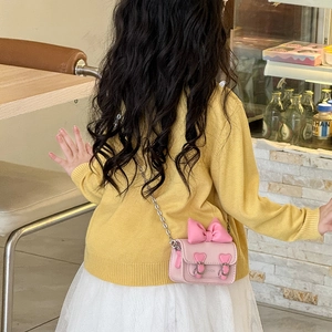 Sac bandoulière rose pour petite fille avec grand nœud et chaîne en métal argenté