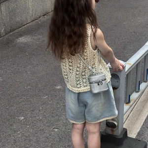 Mini silver cylinder crossbody bag for girls with lychee texture and metallic zipper