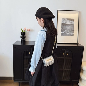 Quilted silver girls' crossbody bag with gold bow and elegant metal chain strap