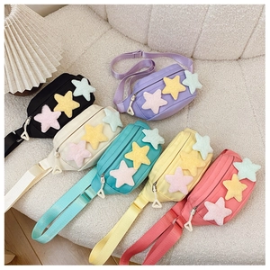 Collection de six sacs de poitrine pour enfants en toile pastel avec patchs étoiles en peluche