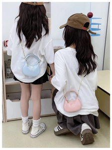 Mini sacs hobo pour enfants en similicuir bleu et rose avec chaînes dorées