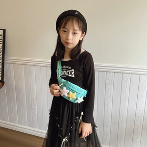 Sac de poitrine mignon en toile vert menthe pour enfants avec étoiles en peluche
