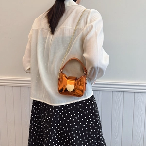 Mini sac à main orange métallisé pour filles avec boucle coeur et bandoulière chaîne