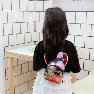Süße Kinder Capybara Brusttasche mit lila Farbverlauf und schwarzem Schultergurt