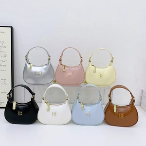 Mini Sac À Épaule Croissant Pour Enfants En Cuir PU Sac À Main Fashion Demi-Lune Avec Chaîne En Métal Pour Garçons Filles