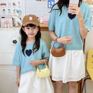 Sacs à bandoulière épurés pour parents et enfants en jaune et marron avec chaîne élégante