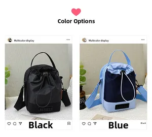 Détail de petits sacs bandoulière en nylon avec cordon en noir et bleu bicolore