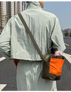 Sac porte-bouteille extérieur en nylon robuste, coloris vert olive et orange vif