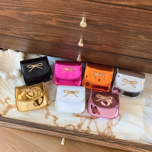 Mini Sac À Épaule Pour Filles Décor Nœud Papillon Cuir PU Brillant Sac Bandoulière Avec Chaîne Métallique Mode Doux