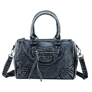 Retro denim shoulder bag in Boston style with distressed wash and adjustable strap