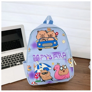 Détail du sac à dos bleu Capybara avec imprimés de dessins animés mignons et poche zippée
