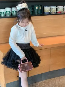 Completo moda bambina con mini borsa rosa metallizzata e gonna in tulle chic
