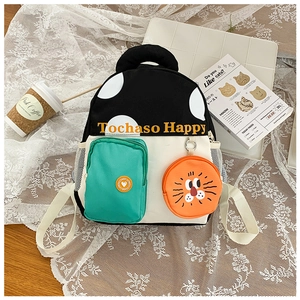 Detailansicht Kinderrucksack mit Löwen-Anhänger, Netztasche und Canvas-Struktur-Design