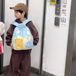 Cartoon-Schulrucksack mit Farblock-Design und niedlichem Anhänger für Kinder