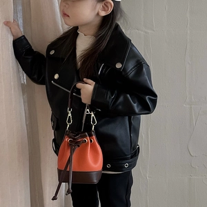 Kids leopard print contrast bucket bag with orange pebble leather and gold buckle
