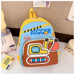 Détail du sac à dos pelleteuse pour enfant avec poche latérale en filet et tissu étanche