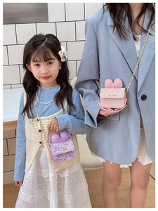 Matching mini lace handbags with bows and gold chains for mother and daughter