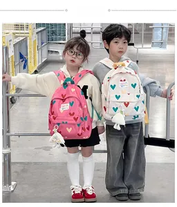 Sacs à dos pour enfants rose et crème avec motifs de cœur et breloque nuage