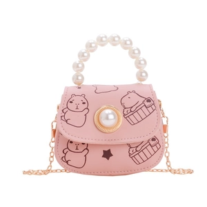 Sac bandoulière rose pour filles avec motif capybara et poignée en perles blanches