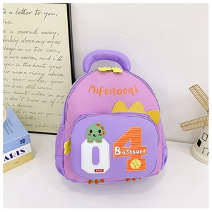 Detail des rosa-lila Dinosaurier-Kinderrucksacks mit seitlicher Netztasche für Trinkflaschen