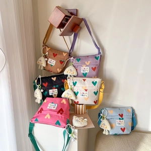 Sac Bandoulière Enfant Imprimé Cœur Sac Messager En Toile Avec Pendentif En Peluche Sangle Réglable Pour Filles Garçons Style Doux