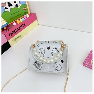 Detail of silver grey Capybara kids handbag with pearl handle and golden chain strap
