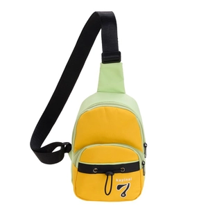 Sac de poitrine tendance pour enfants bicolore jaune et vert avec bandoulière