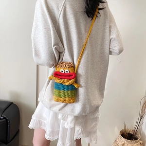 Sac à bandoulière au crochet fait main avec visage de monstre rigolo et coloré