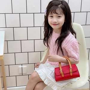 Red fashion kids handbag with lychee pattern and contrast handle for stylish girls