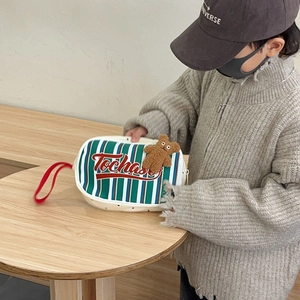 Sac fourre-tout rayé vert pour enfants en toile avec charm ours et anses rouges