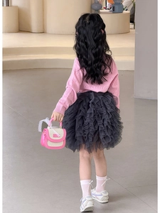 Pull en maille rose et jupe en tulle avec mini sac à main en paille pour filles