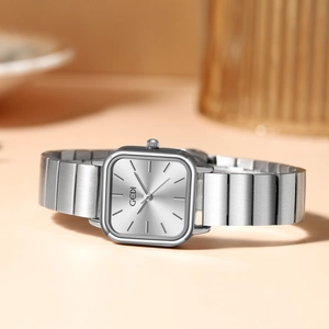Montre carrée élégante pour femme en acier inoxydable argenté avec cadran minimaliste