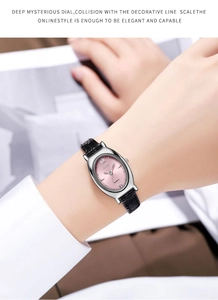 Montre quartz femme avec boîtier ovale argenté, cadran rose et bracelet en cuir noir
