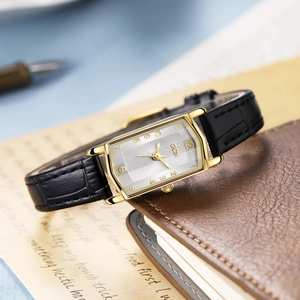 Retro Rectangular Women Quartz Watch Vintage Square Dial Leather Strap Alloy Case Elegant Classic Wristwatch