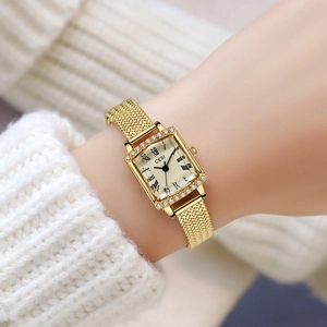 Montre carrée dorée vintage pour femme avec bracelet épi de blé et lunette sertie