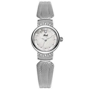 Montre femme Gedi avec bracelet en maille argentée cadran nacré et accents en strass