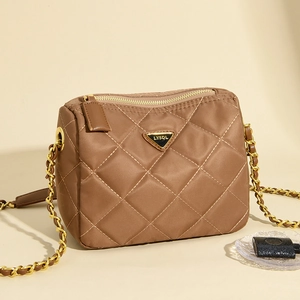 Sac À Épaule En Nylon Matelassé Mode Style Urbain Bandoulière Chaîne Pour Femmes Sac Carré Léger Élégant