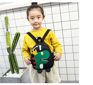 Zaino per bambini con simpatico dinosauro verde con corona e pinne dorsali rosse