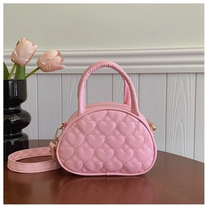 Sac à main rose matelassé cœur pour filles avec bandoulière et boucles dorées