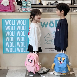 Sacs à dos animaux 3D mignons pour enfants en rose et bleu sur fond décontracté chic