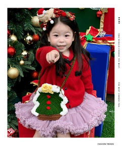 Détail du sac bandoulière sapin de Noël au crochet pour enfants avec étoile