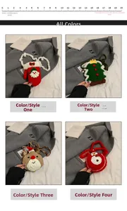 Détail de mini sacs crochetés à la main avec motifs Père Noël, sapin et renne