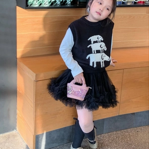 Sac seau à paillettes enfant avec gilet en tricot noir et jupe en tulle
