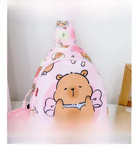 Vue détaillée du sac bandoulière rose pour enfants avec motifs d'ours et d'étoiles