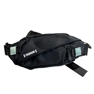 Sac banane enfant en nylon noir avec écusson FASHION et bandoulière réglable