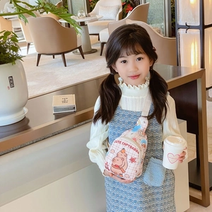 Sac de poitrine rose à carreaux pour enfants avec imprimé capybara et sangle réglable