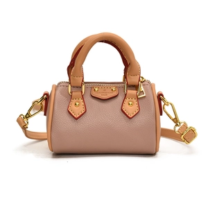 Mini borsa bowling in pelle rosa con manici marroni e dettagli in metallo dorato