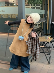 Kids quilted blue chain bag paired with warm camel fleece vest for autumn winter outfits
