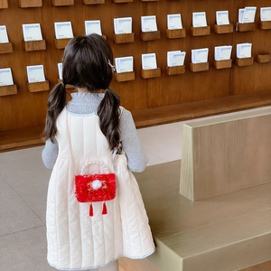 Red girls pearl handbag with bow decor, tassels, and gold chain strap in Chinese style